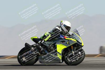 media/Dec-01-2025-Moto Forza (Mon) [[2daa91e15f]]/2-Intermediate Group/Session 2 Turn 9 Entry/